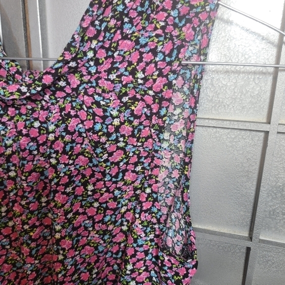 Forever 21 small Jumper shorts outfit. Romper  Black with floral. - Picture 2 of 11